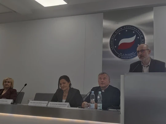VI Ogólnopolska Konferencja Pedagogiczna z cyklu „Dziecko i rodzina” pt.: Pomoc psychologiczna w kryzysie – Pedagogika i Psychologia odpowiedzią na współczesne kryzysy