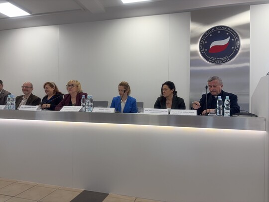 VI Ogólnopolska Konferencja Pedagogiczna z cyklu „Dziecko i rodzina” pt.: Pomoc psychologiczna w kryzysie – Pedagogika i Psychologia odpowiedzią na współczesne kryzysy